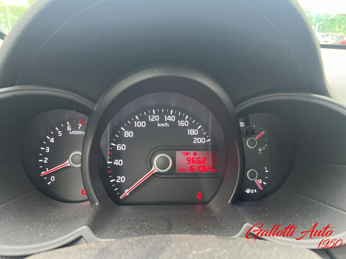 Kia Picanto 1.0 12V 5 porte AMT Style (13)