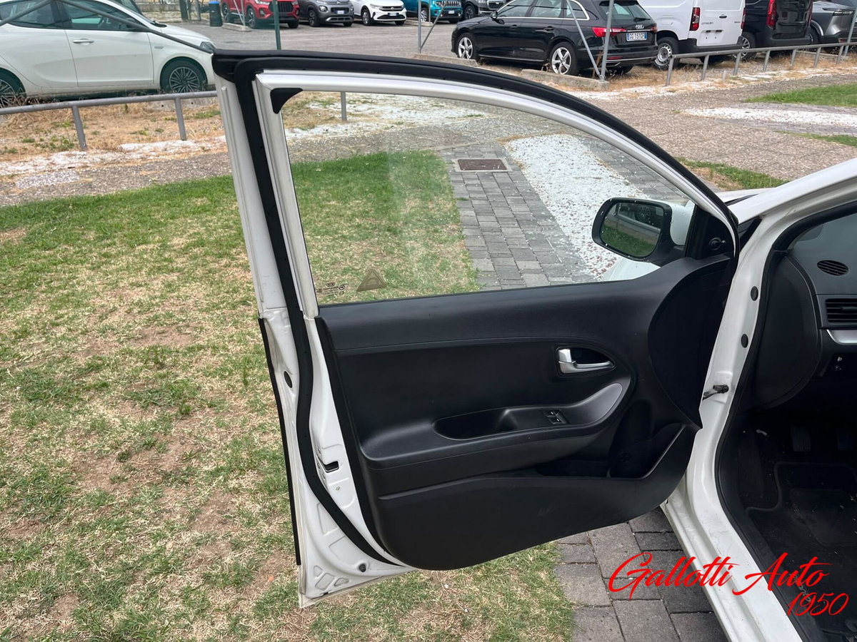 Kia Picanto 1.0 12V 5 porte AMT Style (16)