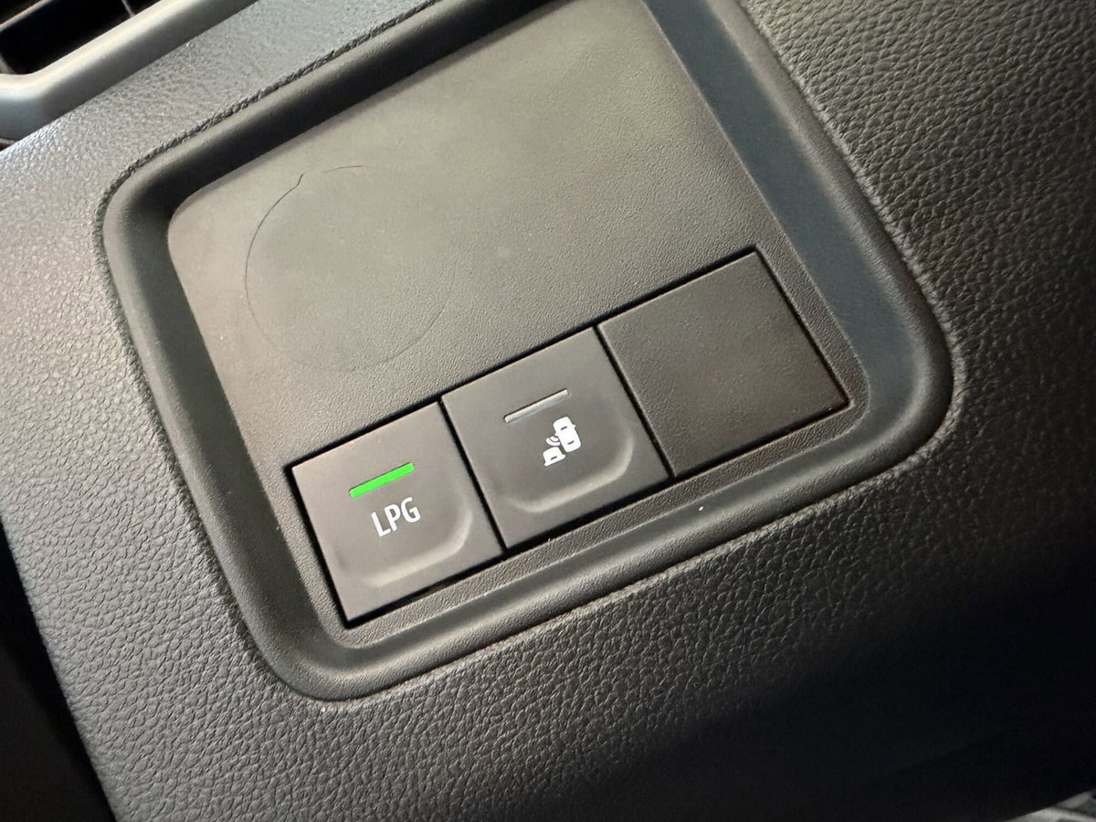 Dacia Duster 1.0 Eco-G Journey 100cv (17)