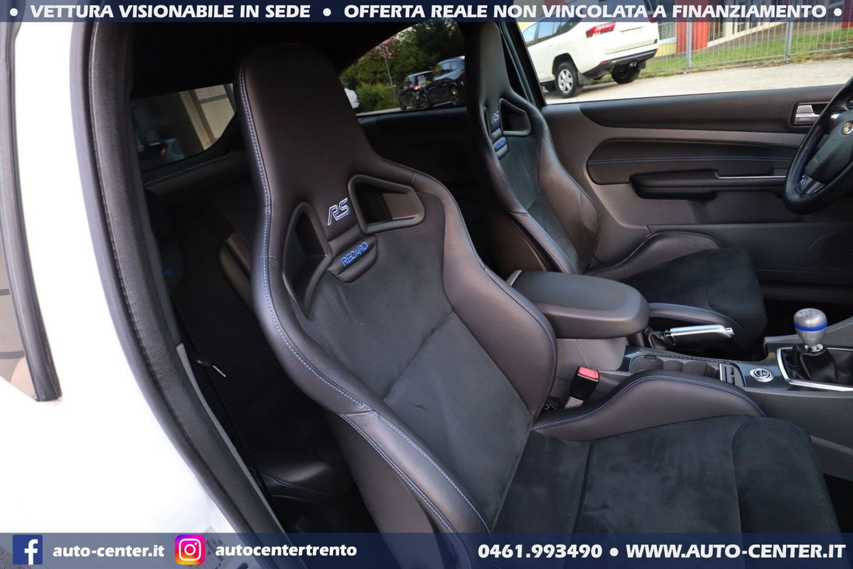 Ford Focus 2.5T (305CV) 3p. RS (10)