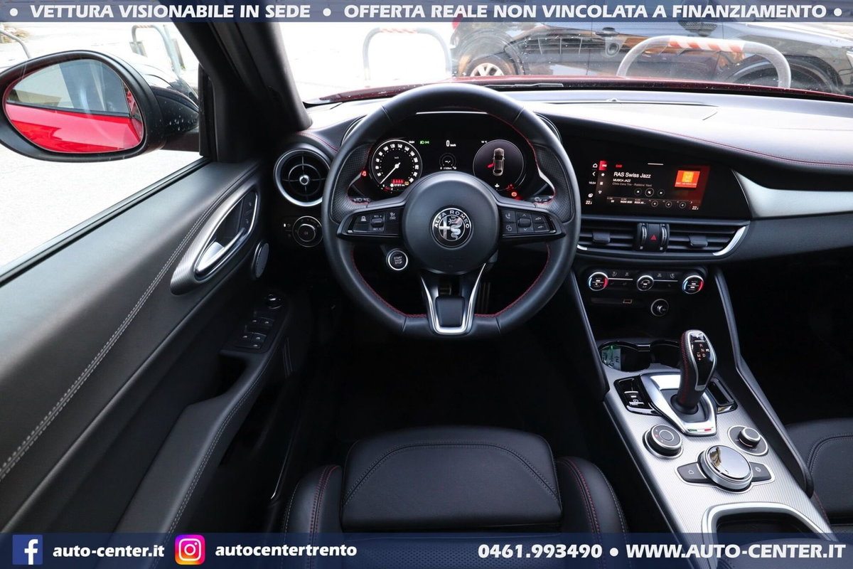 Alfa Romeo Giulia 2.0 Turbo 280 CV AT8 AWD Q4 Estrema (14)