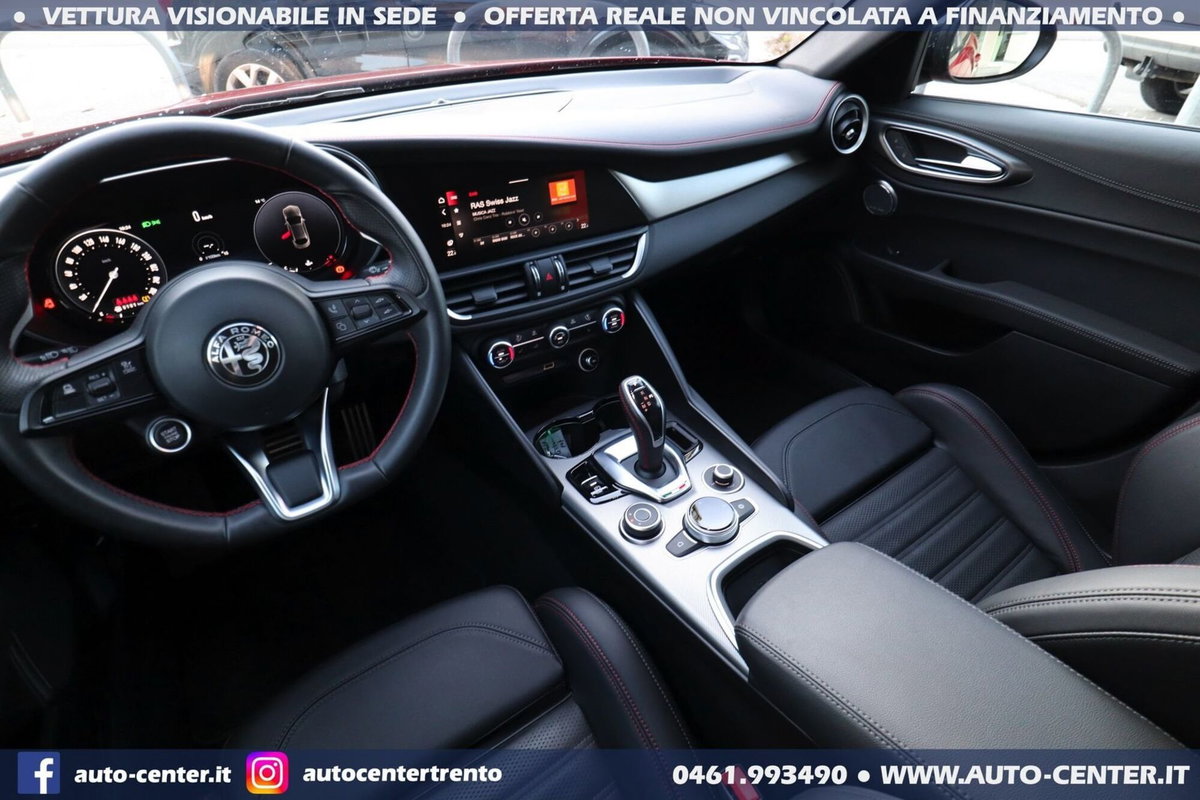 Alfa Romeo Giulia 2.0 Turbo 280 CV AT8 AWD Q4 Estrema (15)