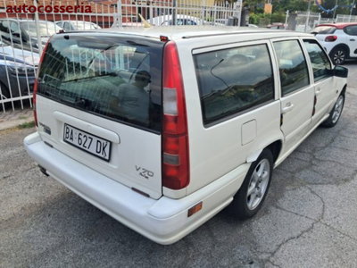 Volvo V70 2.0 T Kinetic (2)