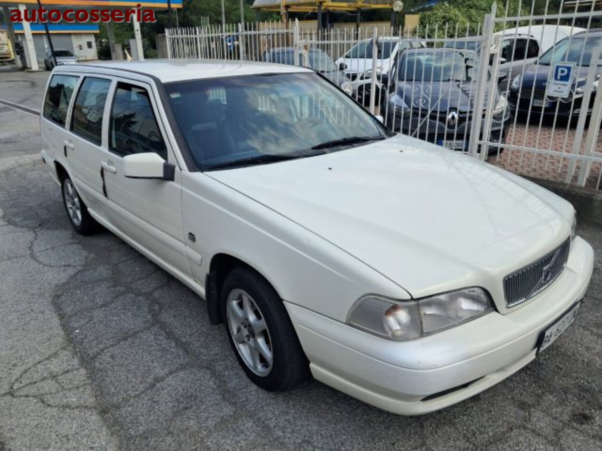 Volvo V70 2.0 T Kinetic (3)