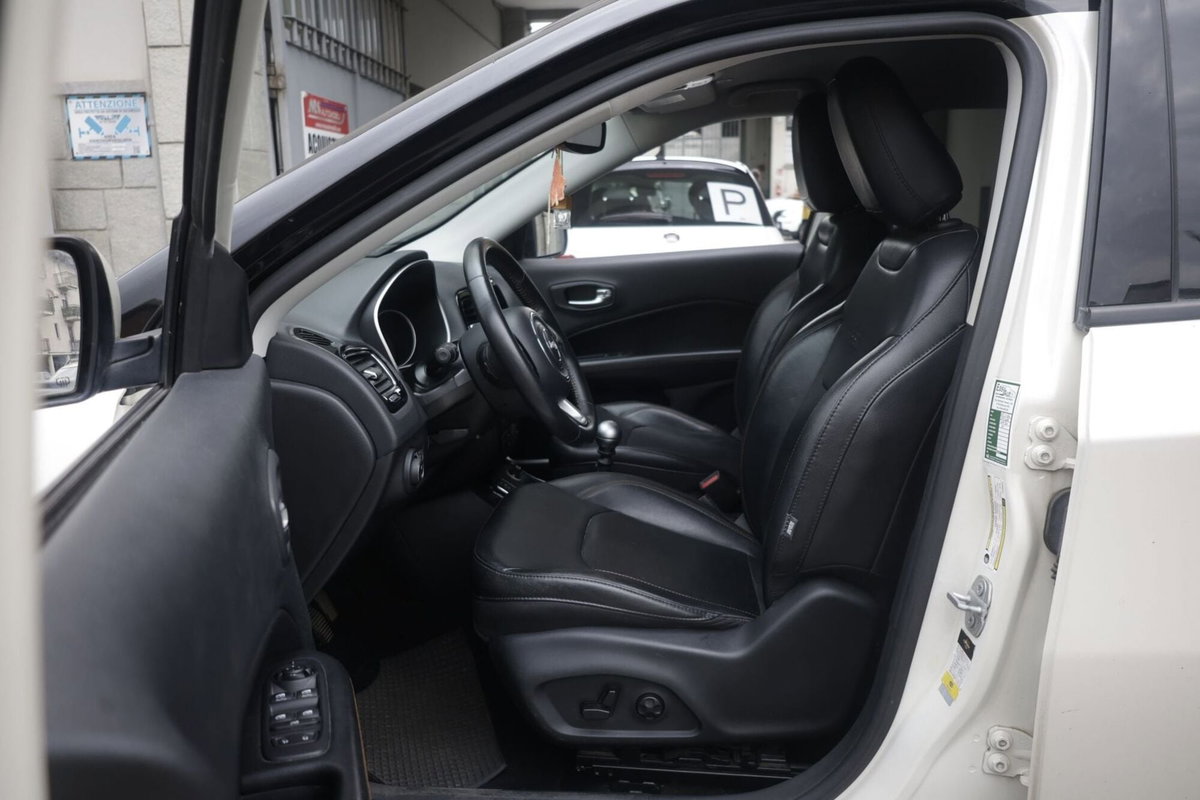 Jeep Compass 1.6 Multijet II 2WD Limited (17)