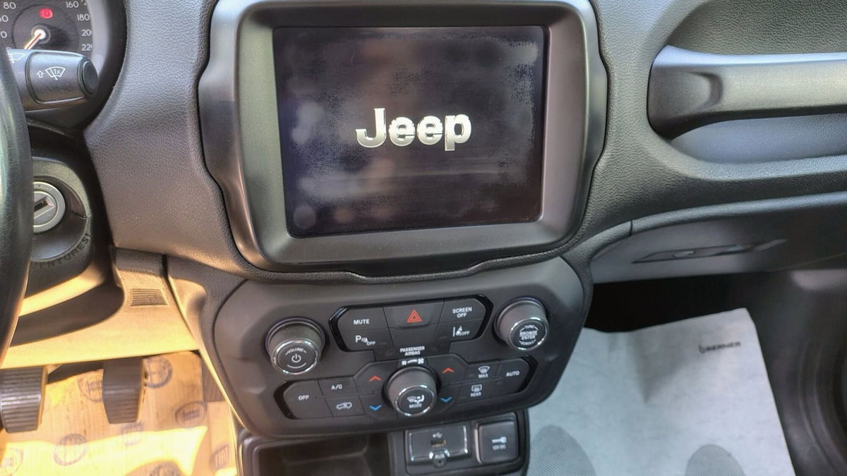 Jeep Renegade 1.4 MultiAir Limited (8)