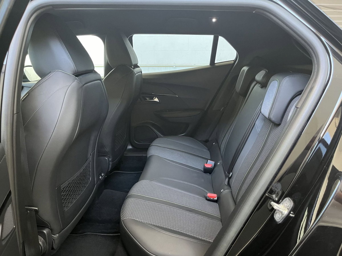 Peugeot 2008 BlueHDi 130 S&S EAT8 GT Pack (10)