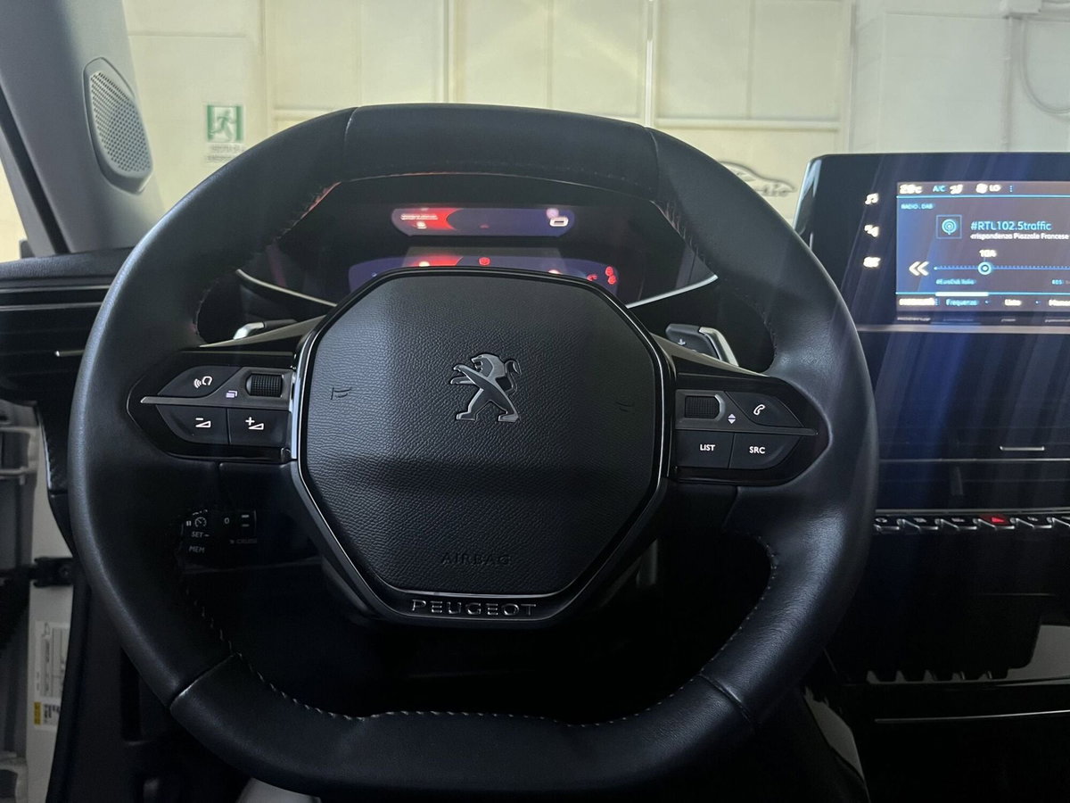 Peugeot 2008 BlueHDi 130 S&S EAT8 Allure Pack (8)