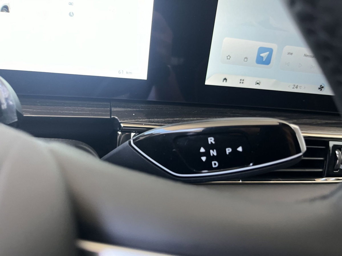 Omoda Omoda 5 EV 60,9 kWh Premium (19)