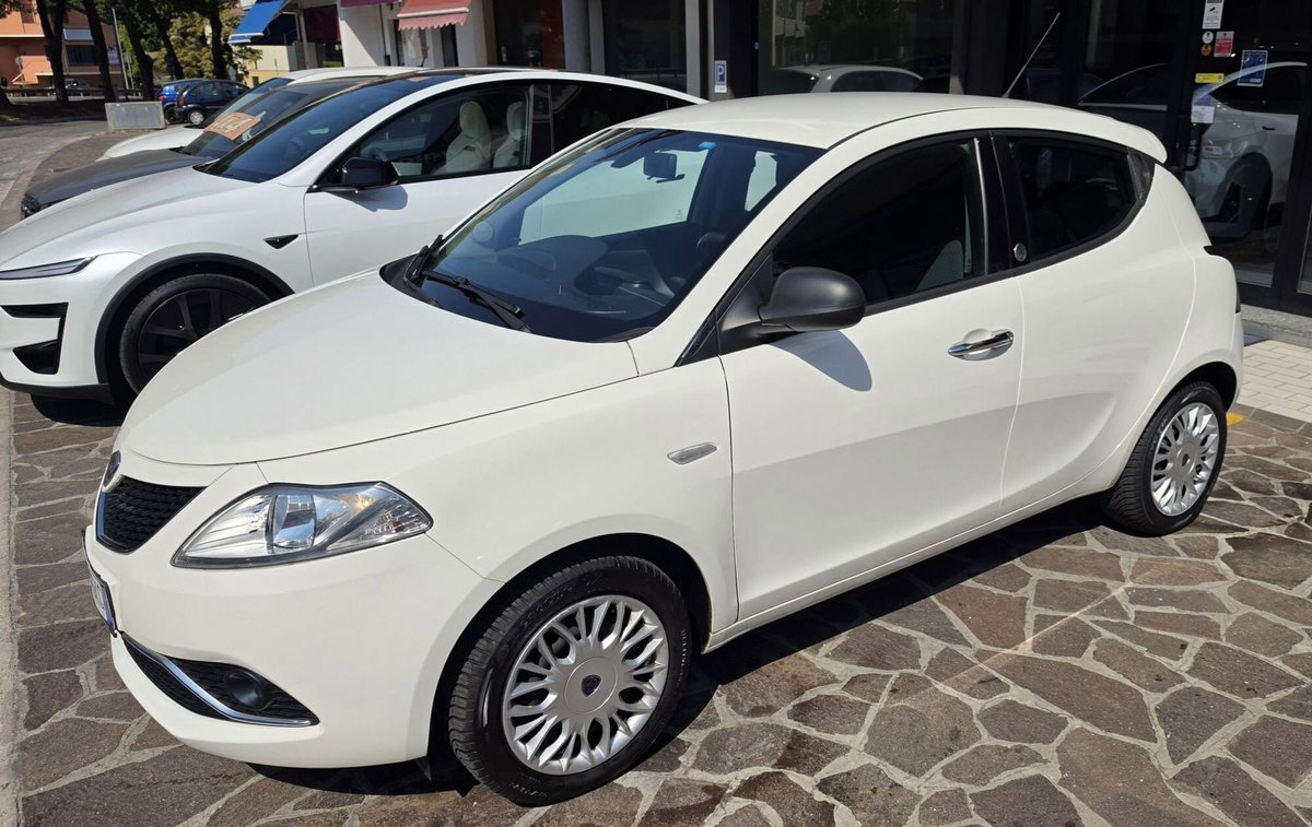 Lancia Ypsilon 1.2 69 CV 5 porte GPL Silver Plus