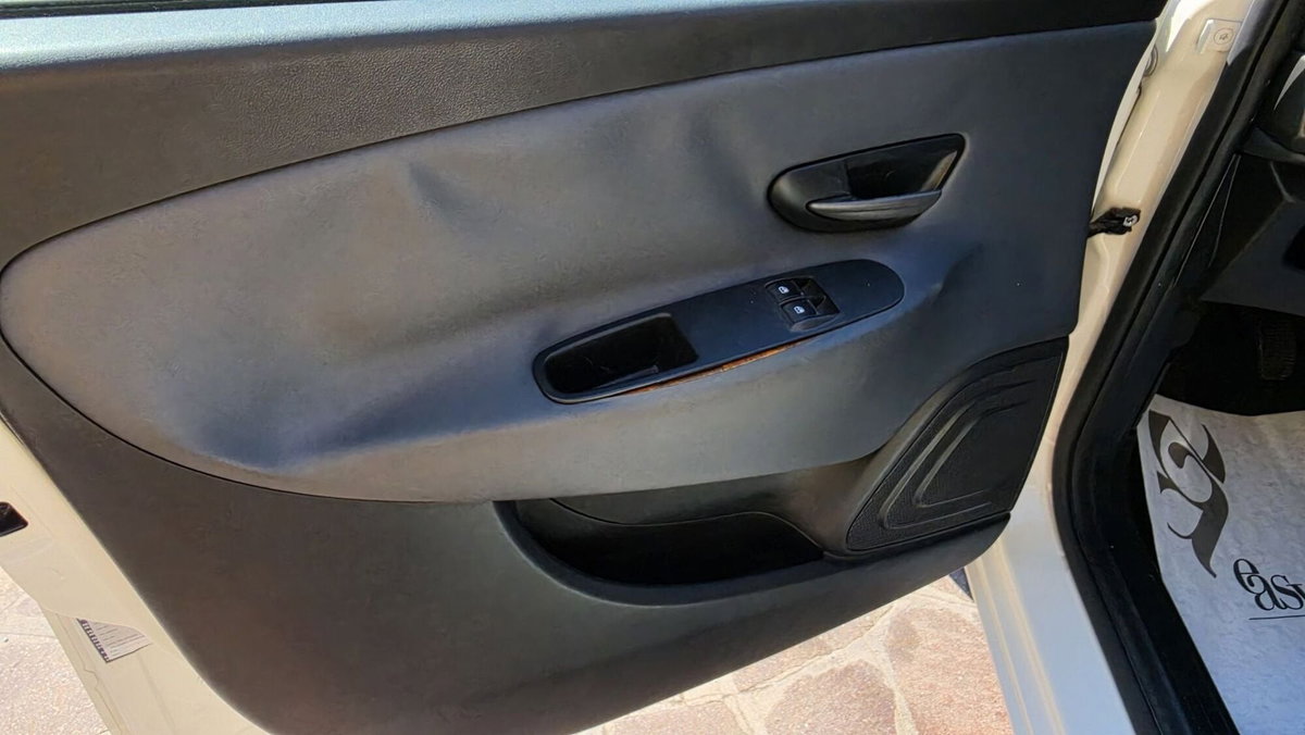 Lancia Ypsilon 1.2 69 CV 5 porte GPL Silver Plus (13)