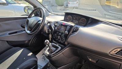 Lancia Ypsilon 1.2 69 CV 5 porte GPL Silver Plus (18)