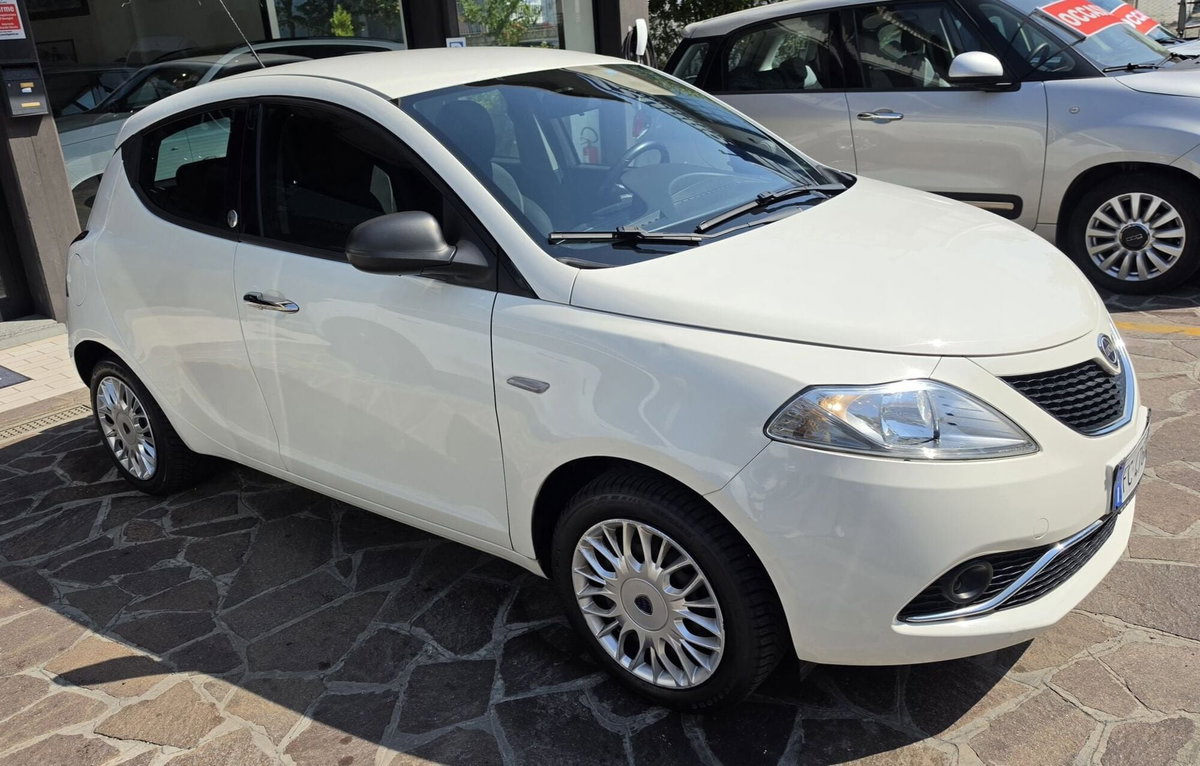 Lancia Ypsilon 1.2 69 CV 5 porte GPL Silver Plus (3)