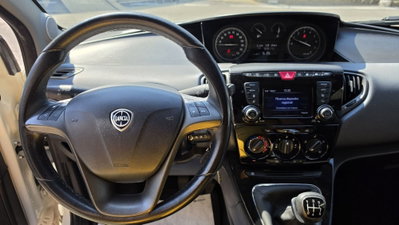 Lancia Ypsilon 1.2 69 CV 5 porte GPL Silver Plus (9)