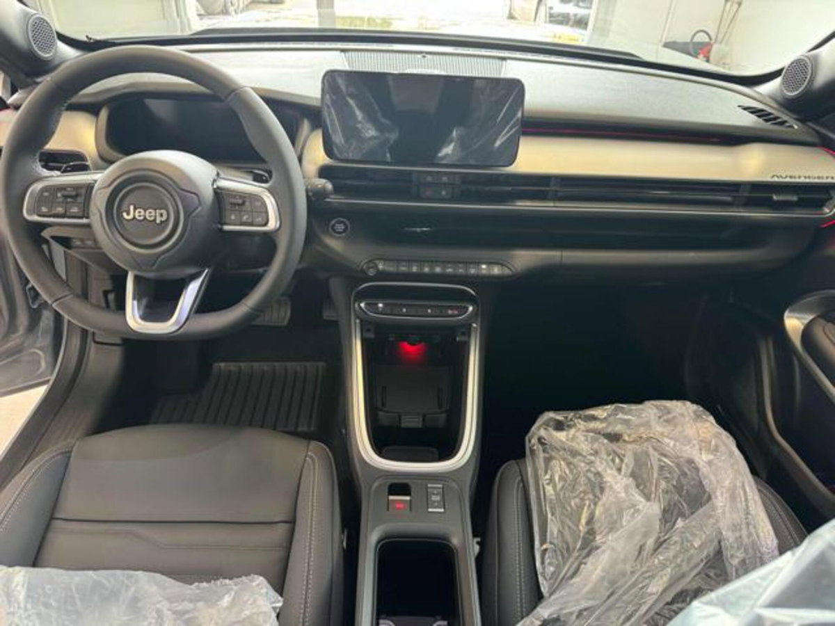 Jeep Avenger 1.2 turbo Summit fwd 100cv (12)