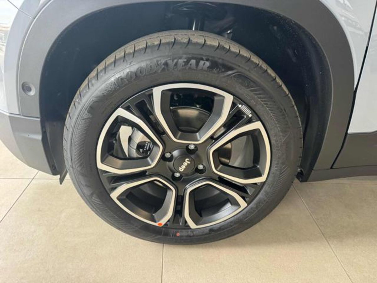 Jeep Avenger 1.2 turbo Summit fwd 100cv (8)