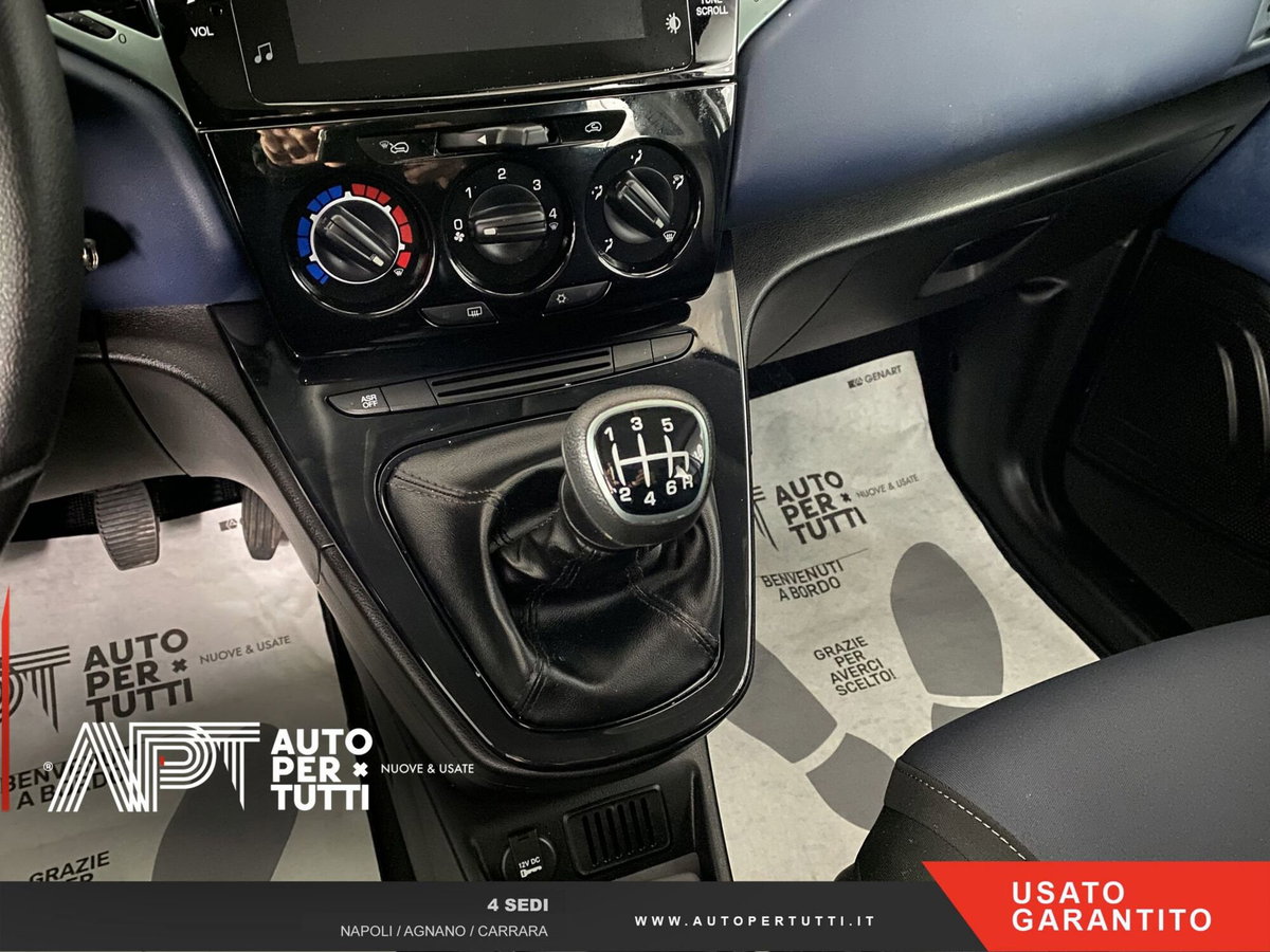 Lancia Ypsilon 1.0 FireFly 5 porte S&S Hybrid Ecochic A. Ferretti (13)
