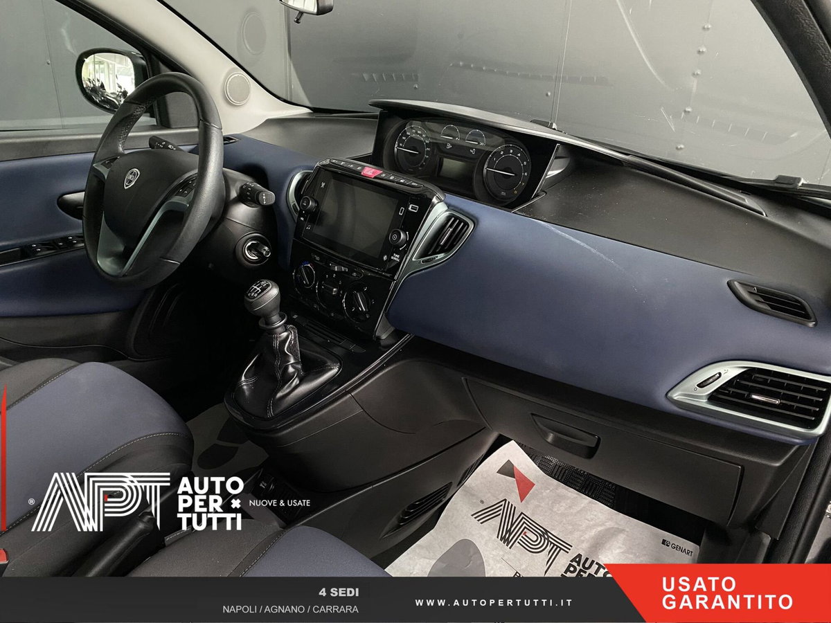 Lancia Ypsilon 1.0 FireFly 5 porte S&S Hybrid Ecochic A. Ferretti (17)