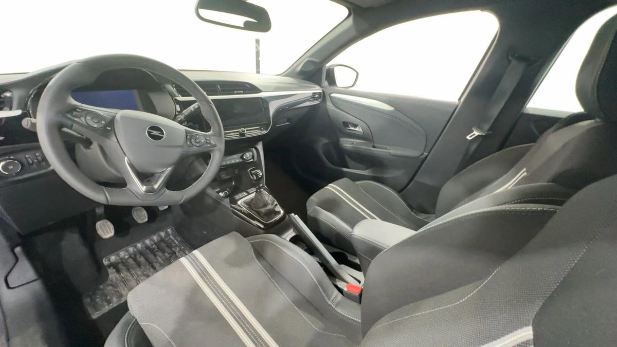 Opel Corsa 1.2 100 CV GS Line (7)