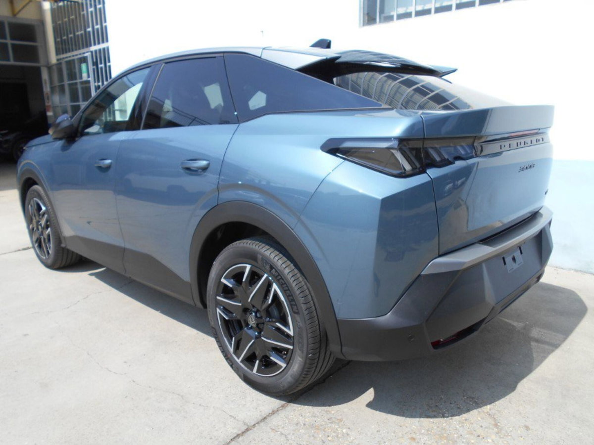 Peugeot 3008 1.2 hybrid GT Exclusive 145cv e-dcs6 (11)