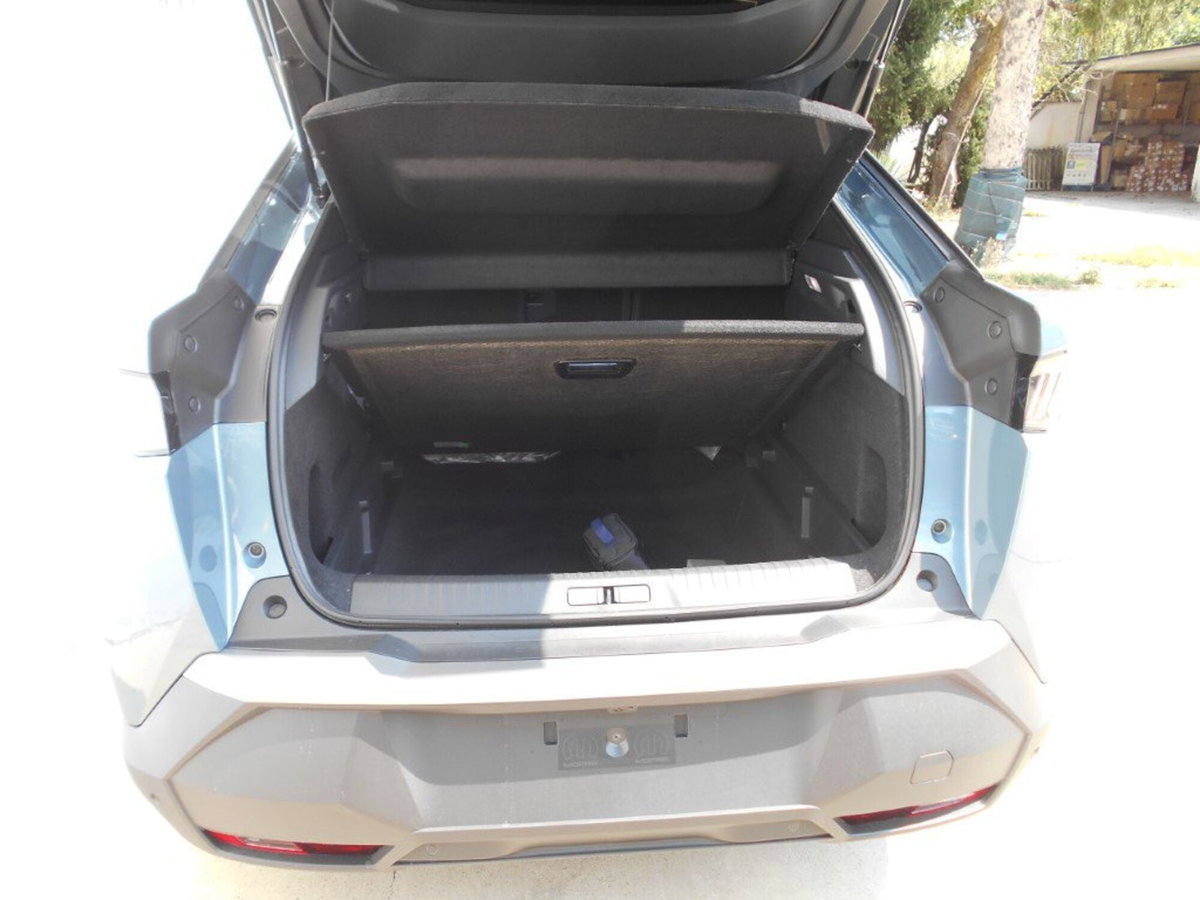 Peugeot 3008 1.2 hybrid GT Exclusive 145cv e-dcs6 (15)