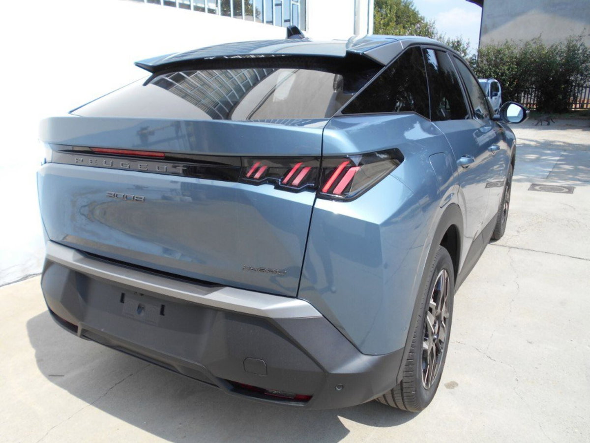Peugeot 3008 1.2 hybrid GT Exclusive 145cv e-dcs6 (16)