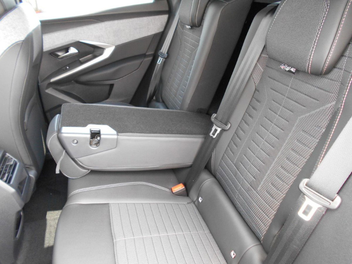 Peugeot 3008 1.2 hybrid GT Exclusive 145cv e-dcs6 (6)