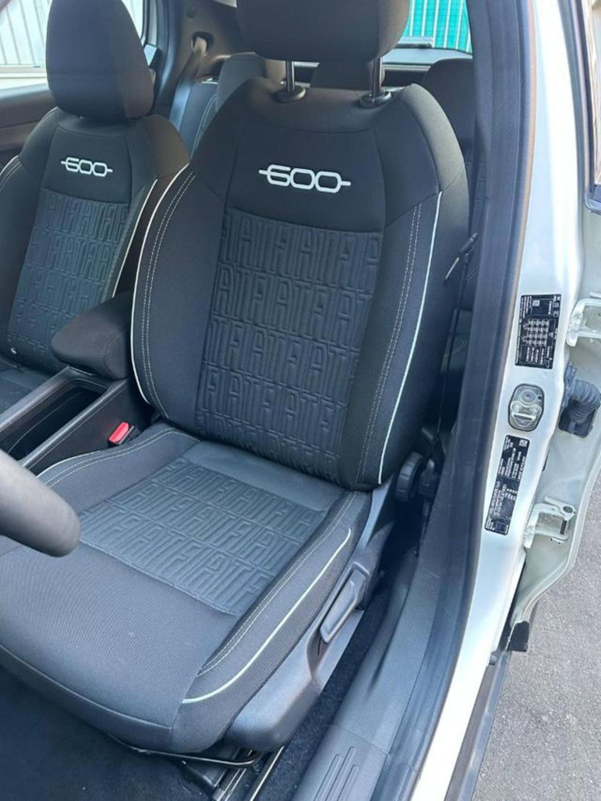 Fiat 600 1.2 hybrid Serie Speciale Icon 110cv auto (15)