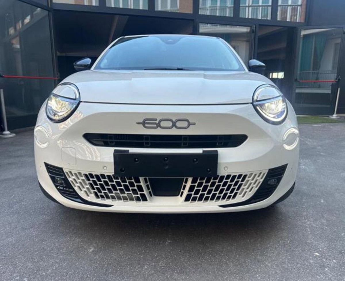 Fiat 600 1.2 hybrid Serie Speciale Icon 110cv auto (2)