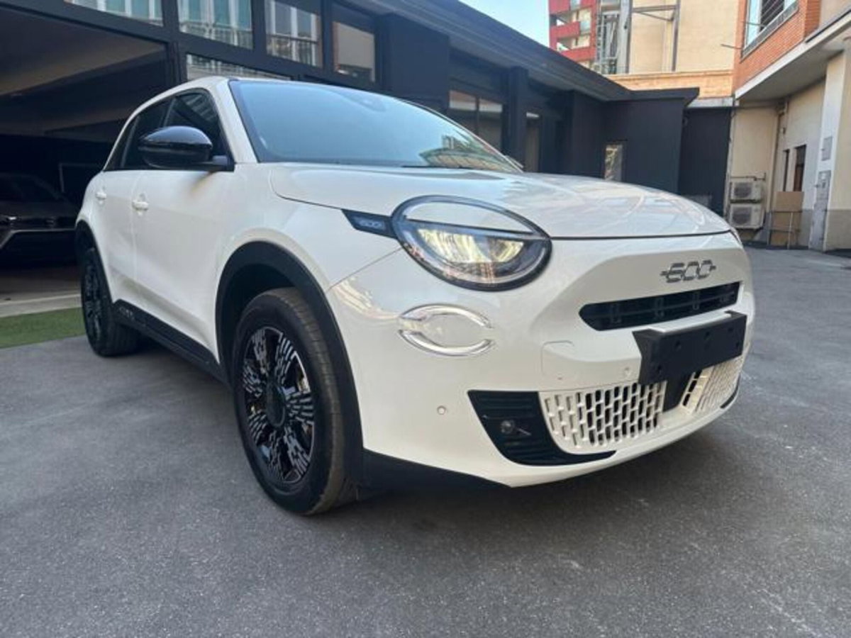Fiat 600 1.2 hybrid Serie Speciale Icon 110cv auto (3)