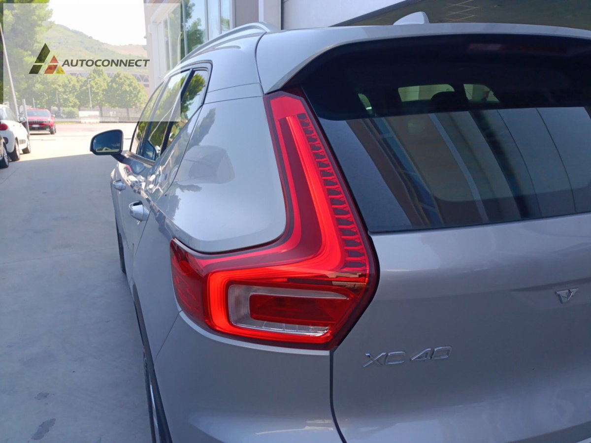 Volvo XC40 B4 AWD automatico Core (10)