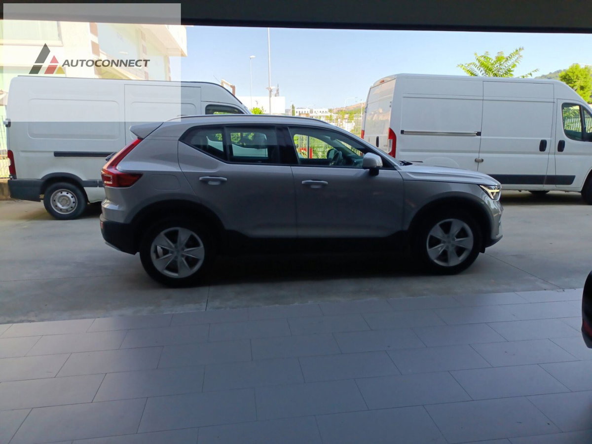 Volvo XC40 B4 AWD automatico Core (7)