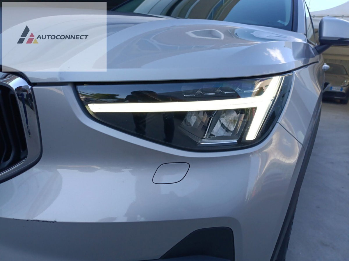 Volvo XC40 B4 AWD automatico Core (9)