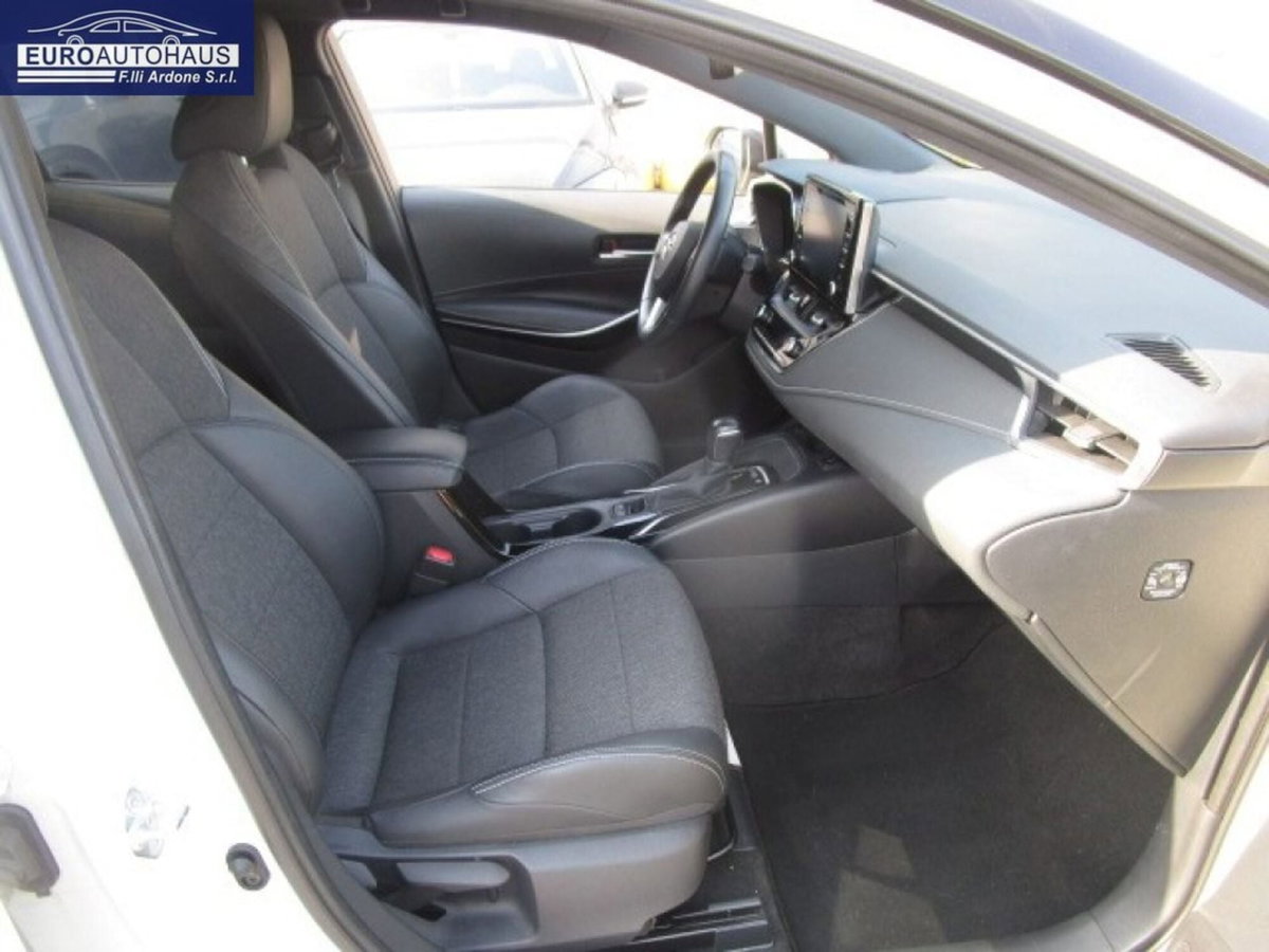 Toyota Corolla 1.8 Hybrid Style (4)