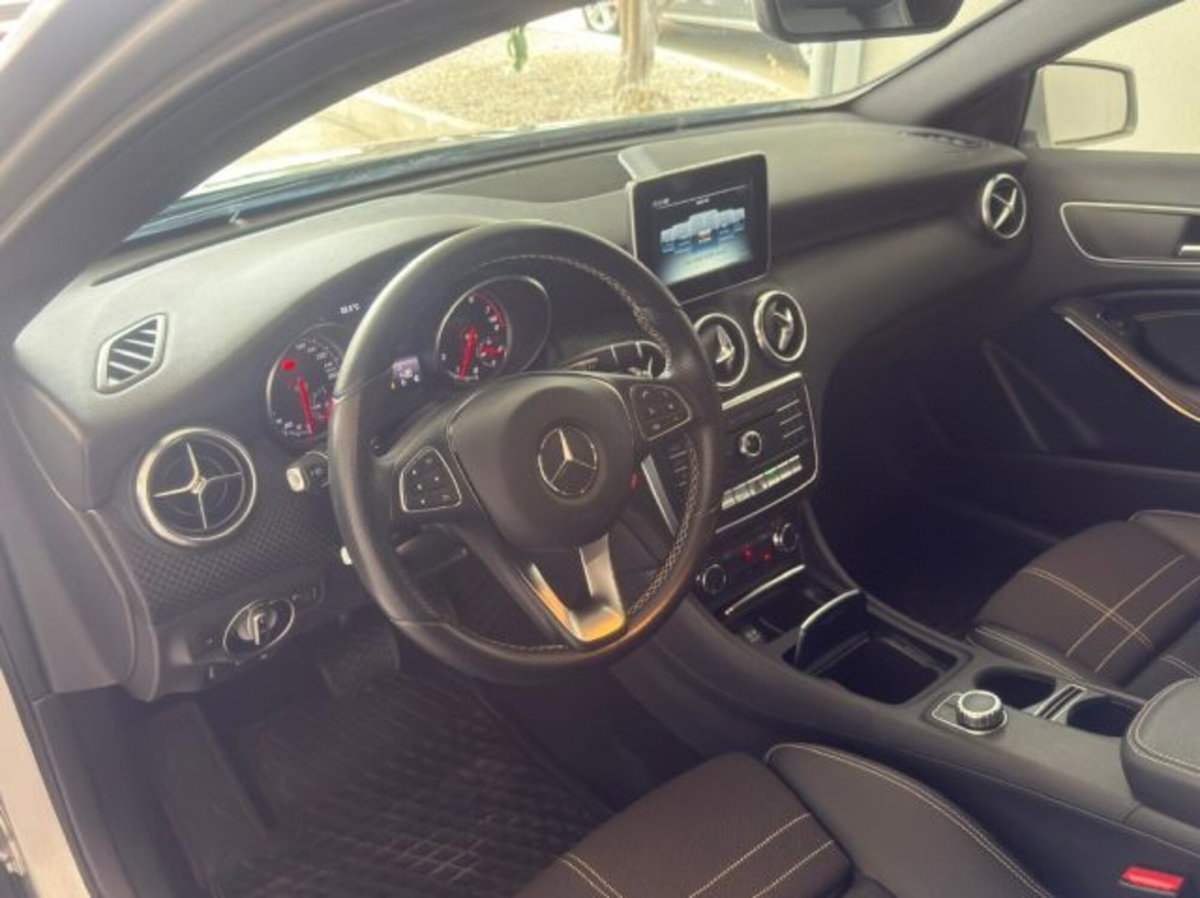 Mercedes-Benz Classe A 180 Sport (10)