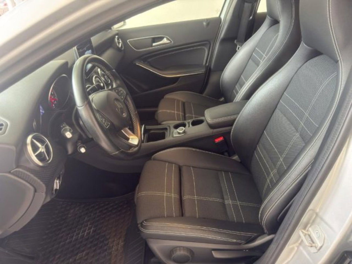 Mercedes-Benz Classe A 180 Sport (9)