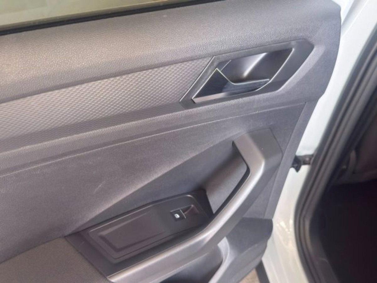 Volkswagen T-Roc 1.5 tsi Style (14)