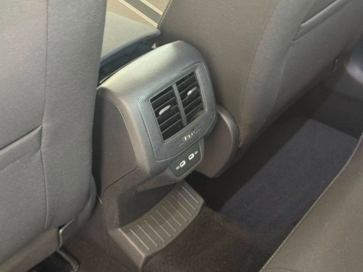 Volkswagen T-Roc 1.5 tsi Style (16)