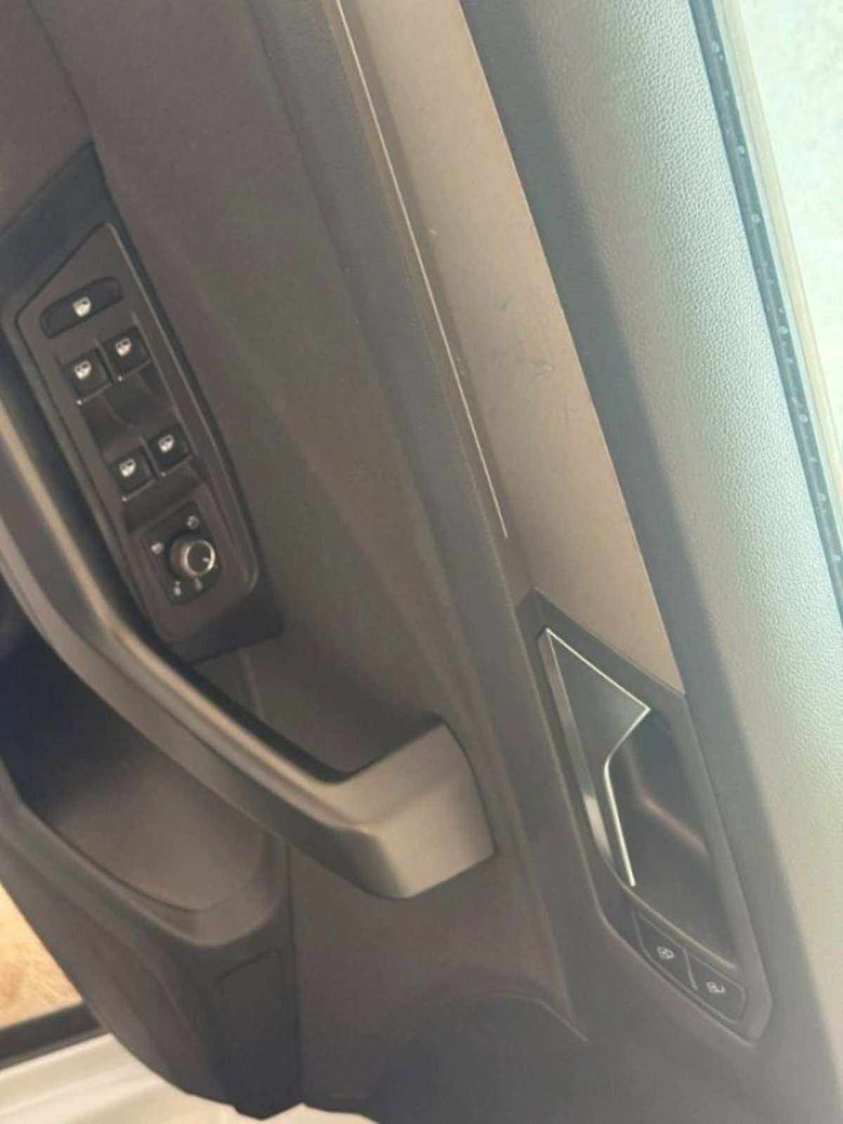 Volkswagen T-Roc 1.5 tsi Style (9)