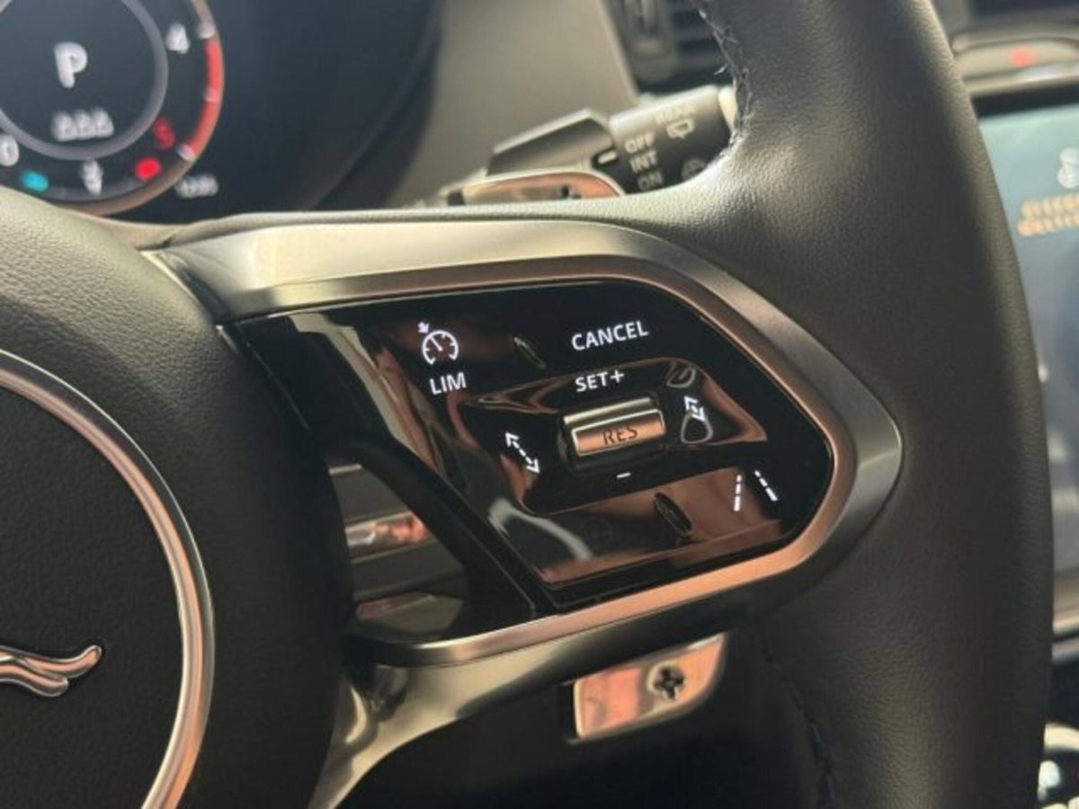 Jaguar E-Pace 2.0d i4 mhev R-Dynamic SE awd 163cv auto (10)