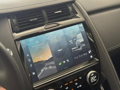 Jaguar E-Pace 2.0d i4 mhev R-Dynamic SE awd 163cv auto (11)