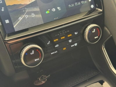 Jaguar E-Pace 2.0d i4 mhev R-Dynamic SE awd 163cv auto (14)