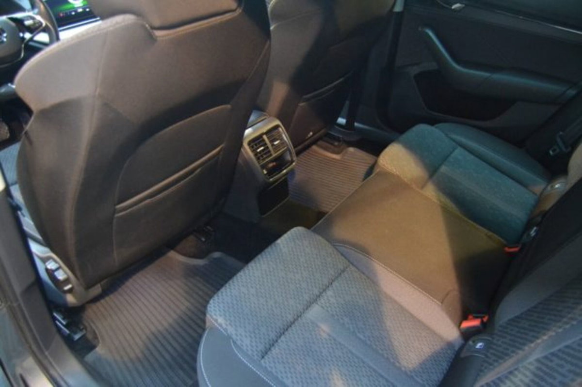 Skoda Octavia Station Wagon 2.0 TDI EVO SCR DSG Wagon Style (11)