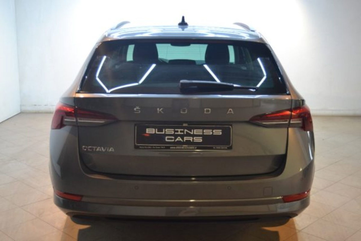 Skoda Octavia Station Wagon 2.0 TDI EVO SCR DSG Wagon Style (2)