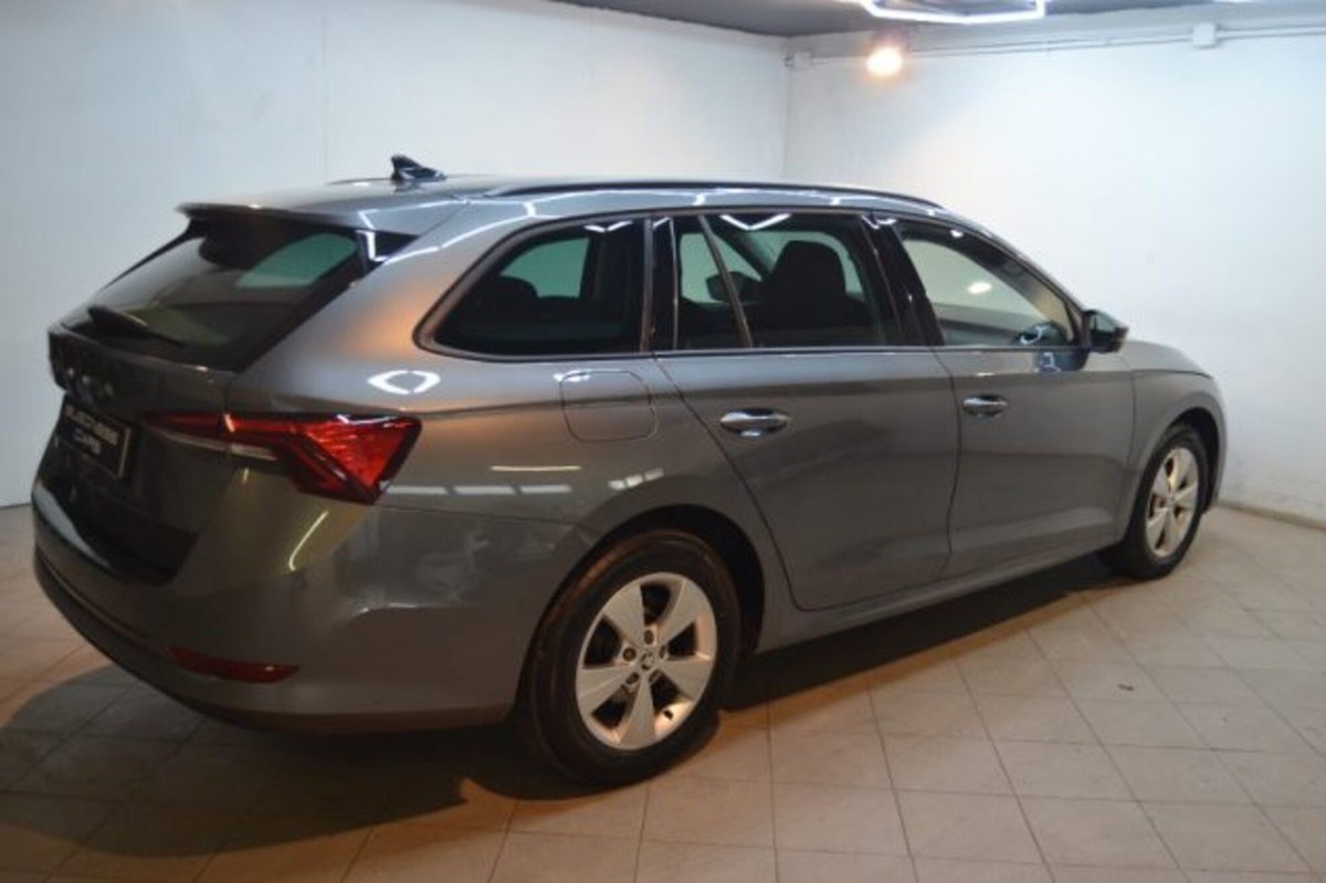 Skoda Octavia Station Wagon 2.0 TDI EVO SCR DSG Wagon Style (3)