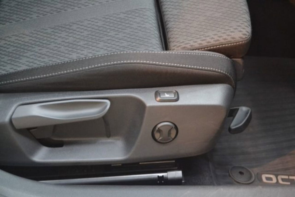 Skoda Octavia Station Wagon 2.0 TDI EVO SCR DSG Wagon Style (9)