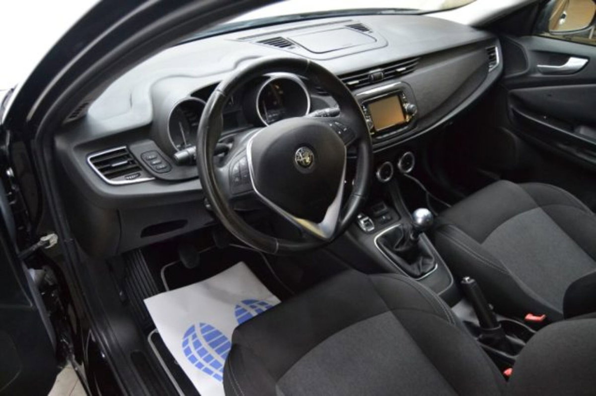 Alfa Romeo Giulietta 1.6 JTDm Giulietta 120cv (9)