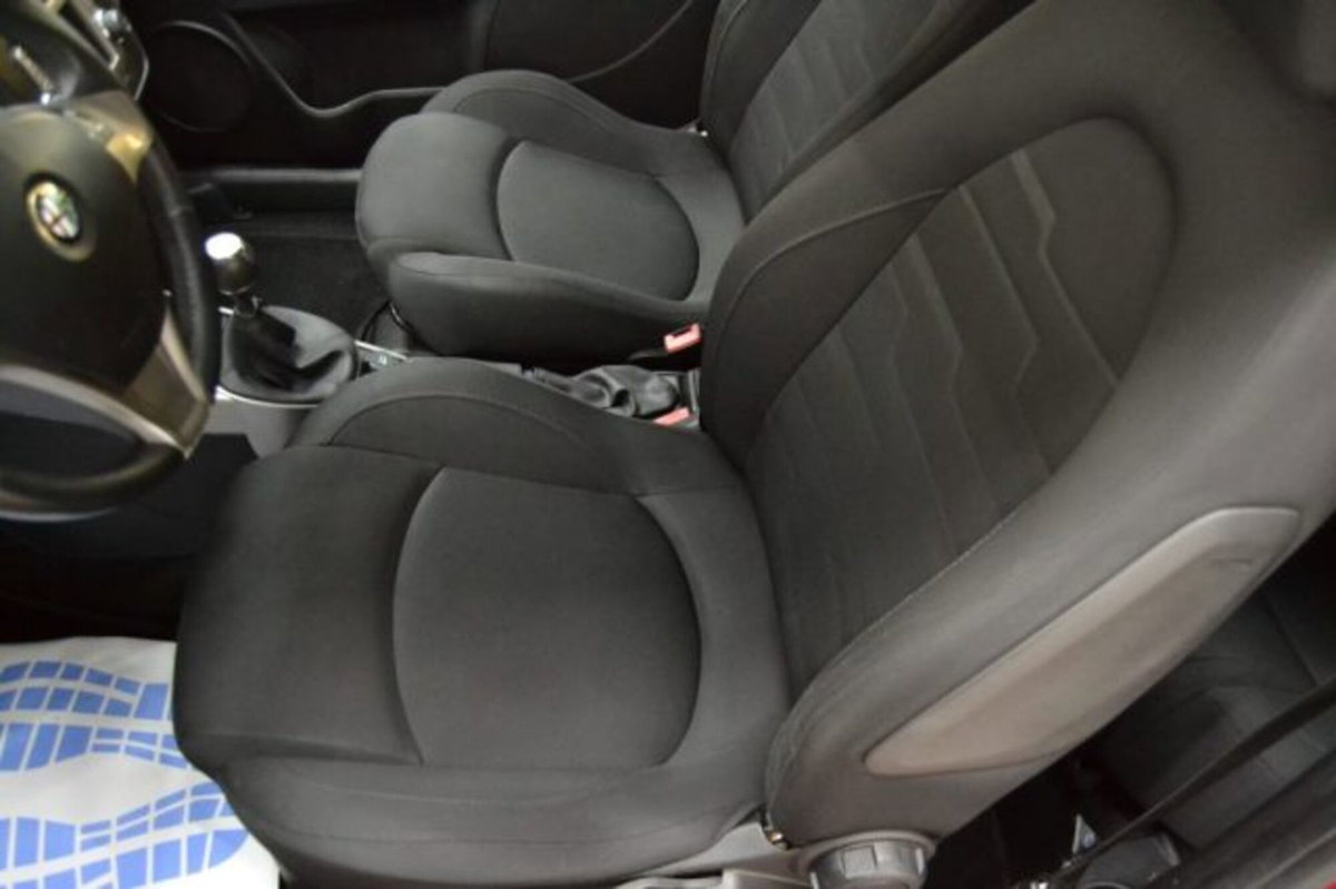 Alfa Romeo MiTo 1.4 T 120 CV GPL Distinctive (10)