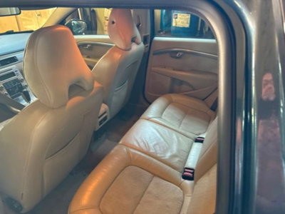 Volvo V70 2.4 D Momentum (2)