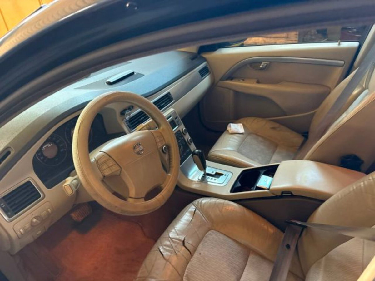 Volvo V70 2.4 D Momentum (5)
